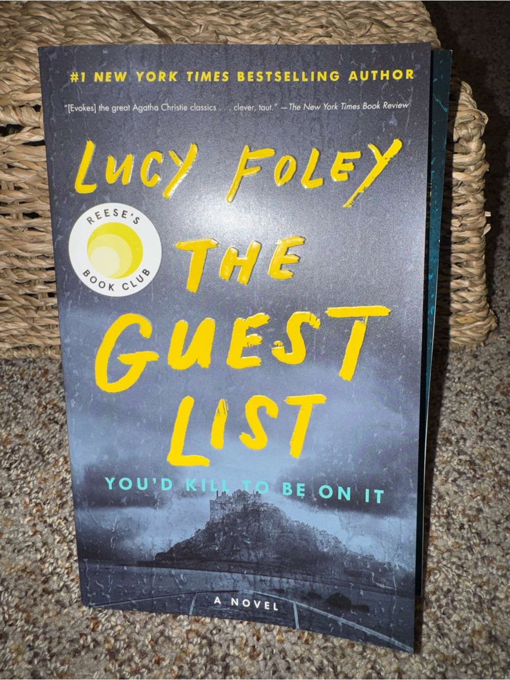 Lucy Foley - The Guest List (Yellow & Gray Cover)